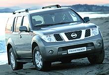    off-road . Nissan Pathfinder