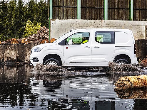 Opel Combo Cargo  Opel Vivaro      44 - Opel