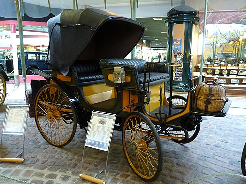 Живые экспонаты музея Peugeot