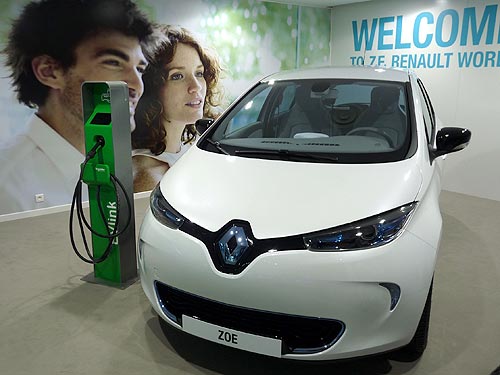 Электромобиль Renault Zoe установил новый мировой рекорд по самому длинному пробегу - Renault