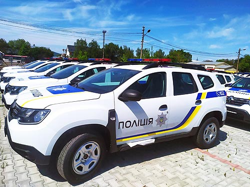 Національна поліція України отримала ще 100 кросоверів Renault Duster - Renault