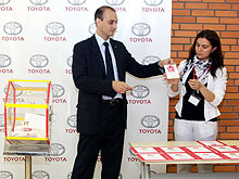   Toyota Corolla       128 000 .