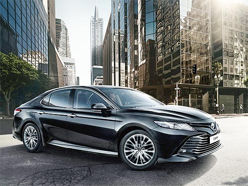 Toyota Camry    2019    - Toyota