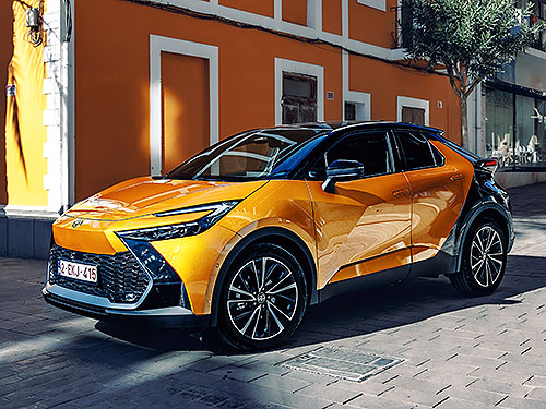 -  :  Toyota C-HR      2024 