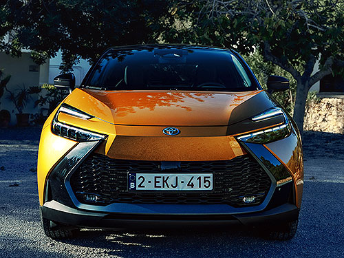 -  :  Toyota C-HR      2024  - Toyota