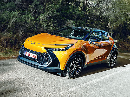 -  :  Toyota C-HR      2024  - Toyota