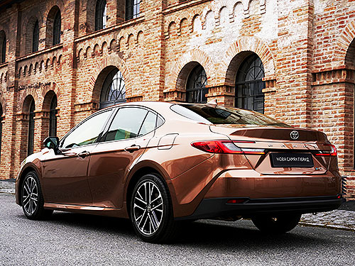   GM GROUP      Toyota Camry 2024 - Toyota