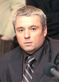      2010   4,5%,     