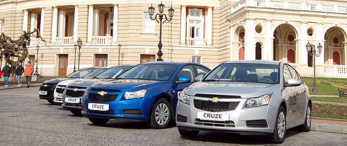 1000    Chevrolet Cruze.  