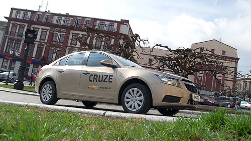 1000    Chevrolet Cruze.  