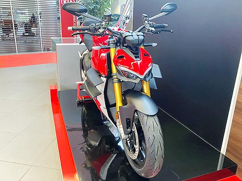      2020 . Ducati Streetfighter V4 - Ducati