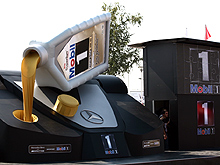 �� ��������� ������� Mobil1 ������� �������� Vodafone McLaren Mercedes MP4-24 - Mobil