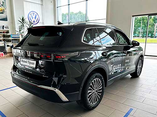  Volkswagen Tiguan    - Volkswagen