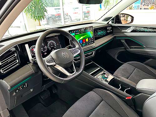  Volkswagen Tiguan    - Volkswagen
