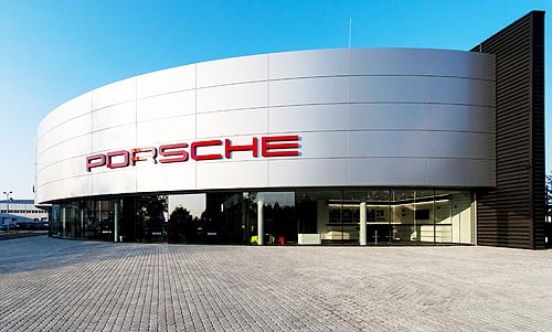Во Львове начал работу новый дилерский центр Porsche