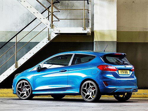  Ford Fiesta ST    - Ford