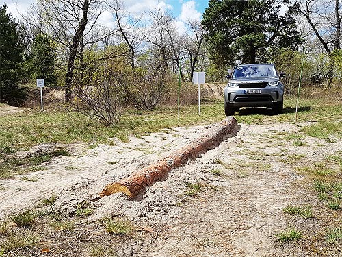     Land Rover Discovery.   ?