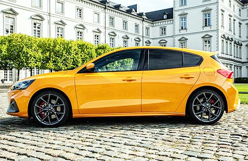       Ford Focus ST.   - Ford