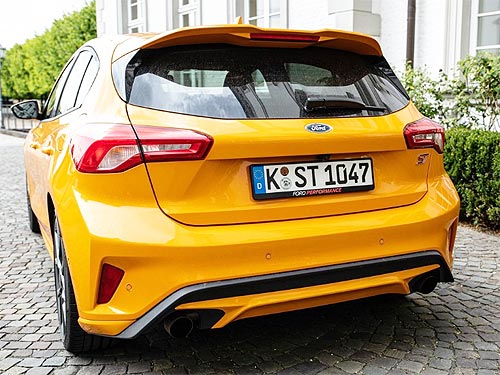       Ford Focus ST.   - Ford