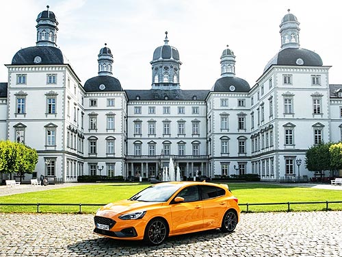       Ford Focus ST.   - Ford