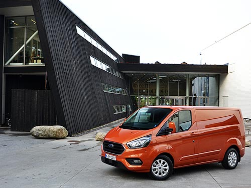        2020.    Ford Hybrid Transit Custom - Ford