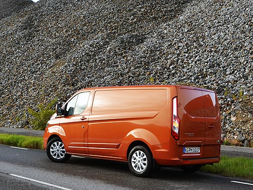        2020.    Ford Hybrid Transit Custom - Ford