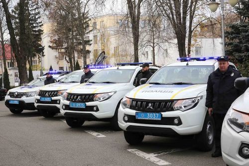      Mitsubishi L200  Renault Duster