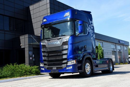     - Scania V8 730 ..