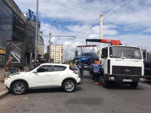 Из-за массовой эвакуации авто в Киеве переполнены штрафплощадки - штраф