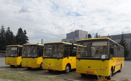 «Богдан» за одну неделю смог поставить партию школьных автобусов на Тернопольщину - Богдан