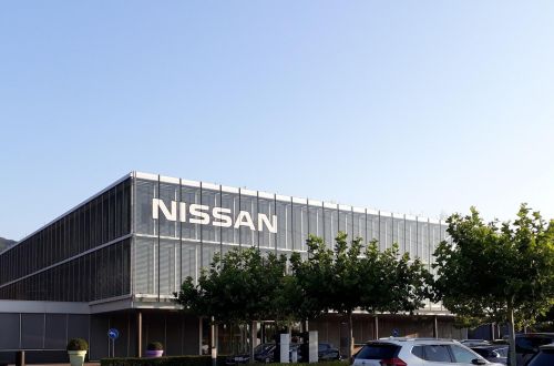  Nissan     - Nissan