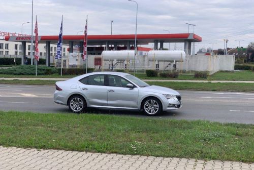    Skoda Octavia.  