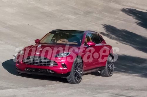     Aston Martin DBX