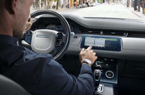 Новые машины Jaguar Land Rover будут обновляться «по воздуху» - Land Rover
