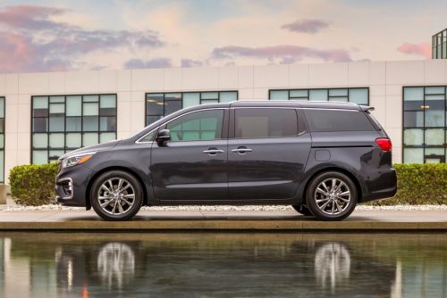 Kia    Kia Carnival