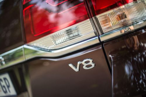 Toyota    V8