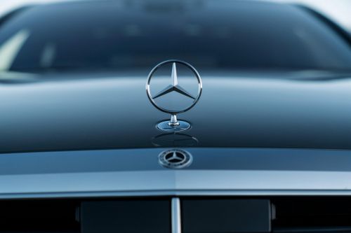    Mercedes-Benz         .     ?