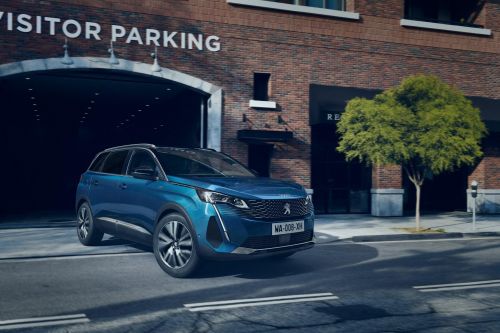 Peugeot    5008