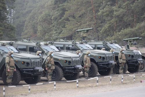 На какой технике теперь ездят ВСУ в зоне ООС на Донбассе - Варта. 