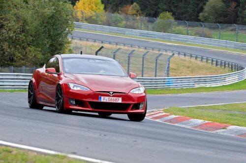 Tesla Model S   Porsche Taycan  