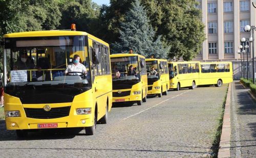 Школы Винницкой области получили партию автобусов «Эталон»