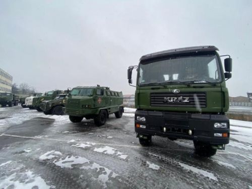 АвтоКрАЗ бесплатно передал Вооруженным силам Украины военные автомобили - КрАЗ