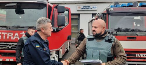 Українським рятівникам передали спецавтомобілі - спецавто