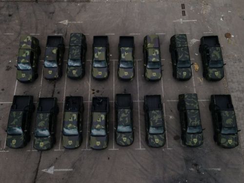 Десантні бригади отримали 18 пікапів