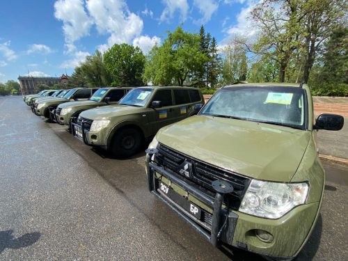 Українські воїни отримали ще 9 позашляховиків - позашляховик