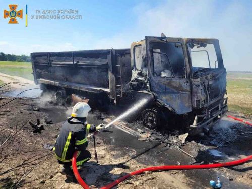 На Київщині вантажний автомобіль підірвався на російській міні