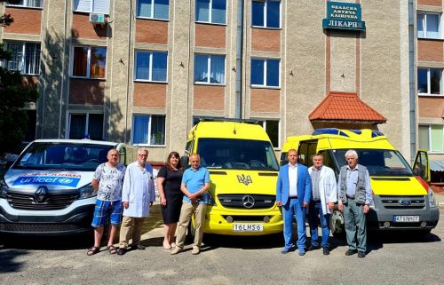 Франківська лікарня отримала три автомобілі швидкої допомоги