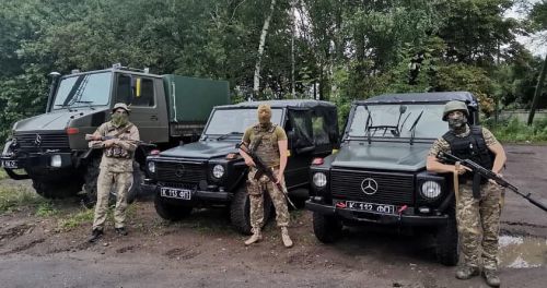 Волонтери поставили українським бійцям найкращі позашляховики. Що це за автівки - позашлях