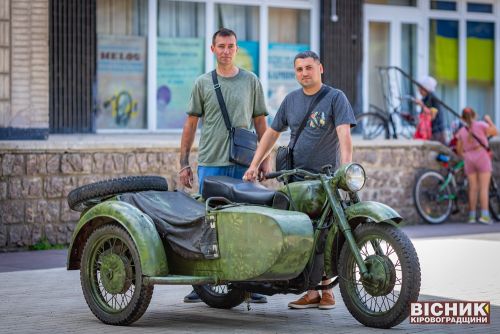 Волонтери з Кіровоградщини ремонтують та постачають ЗСУ військові мотоцикли