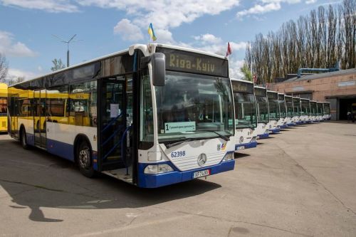 Київ отримав від Риги 11 автобусів. Ще 22 на підході - автобус